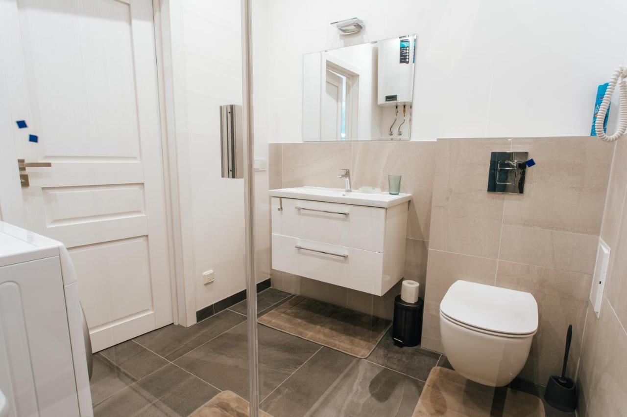 Central Comfort At Hanzas Residence, Stay Near Cafes, Bars, Museums & Esplanade Riga Exterior foto